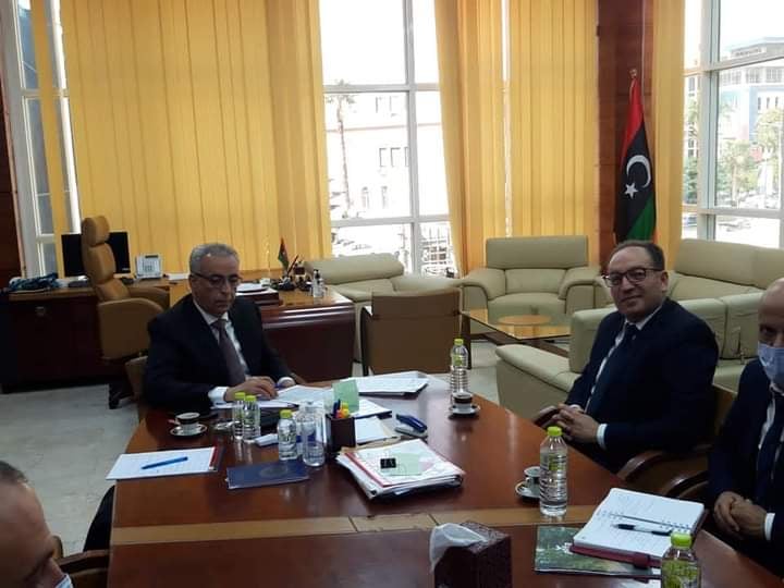وزير الإسكان يبحث مع السفير التونسي المشاركة في إعادة إعمار  ليبيا واستكمال المشاريع المتوقفة