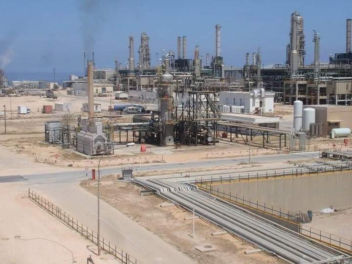 الحكومة تخصص ميزانية لإنشاء مصفاة ومصنع غاز في الجنوب الليبي