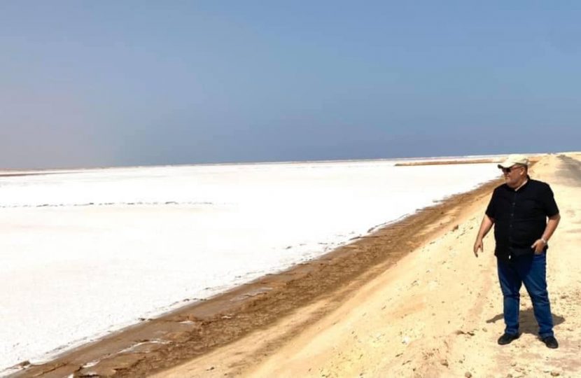 وكيل وزارة الصناعة يزور مشروع استخراج الملح بمنطقة الوشكة