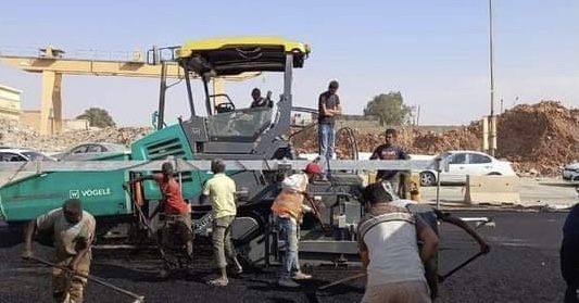 بلدية بنغازي تواصل أعمال رصف إزدواج الطريق الدائري الخامس