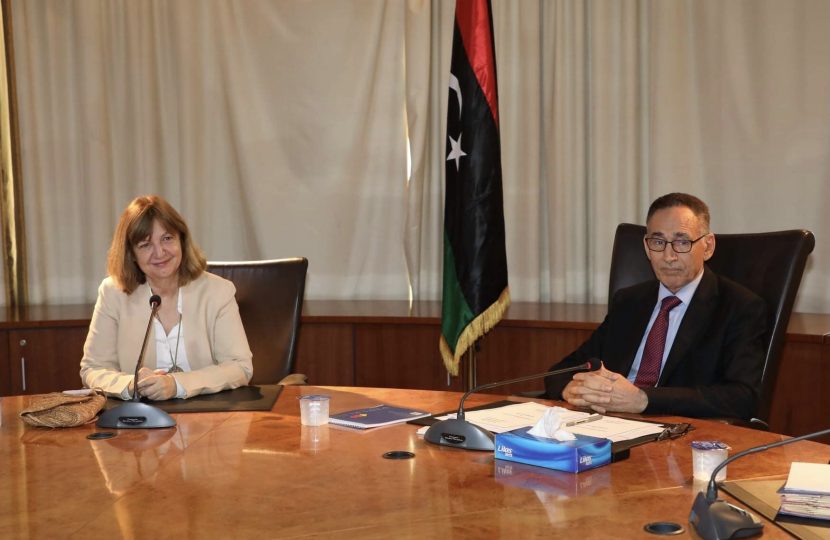 وزير الاقتصاد والتجارة محمد الحويج يلتقي سفيرة فرنسا لدى ليبيا