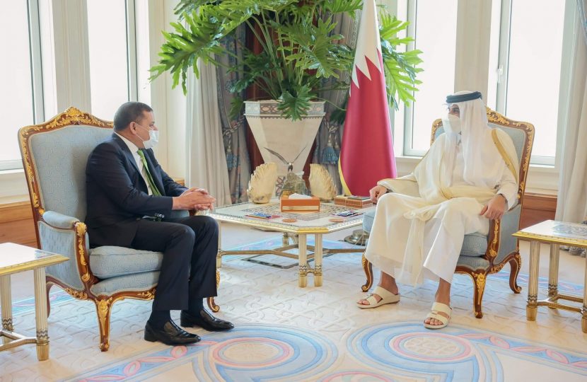 رئيس حكومة الوحدة الوطنية يصل لدولة قطر لنقاش فرص التعاون بين البلدين