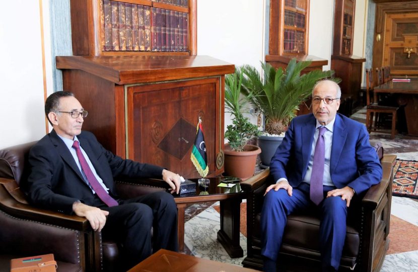 مصرف ليبيا المركزي يناقش تمويل مشروعات الحكومة مع وزارة الاقتصاد