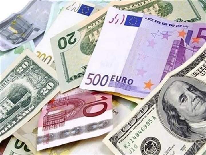 انخفاض سعر الدولار وارتفاع سعر اليورو في السوق الرسمية