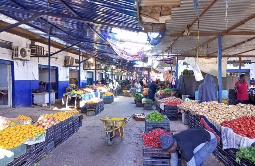 فريق تطبيق بكم الأخباري يرصد أسعار الخضار والفاكهة في أسواق طرابلس
