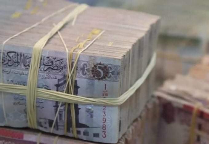 المالية تعتزم اليوم الثلاثاء إحالة مرتبات شهر نوفمبر إلى مصرف ليبيا المركزي