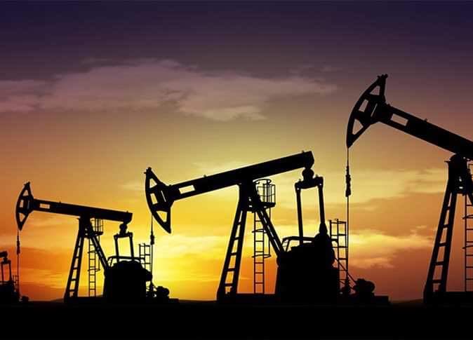 أسعار النفط تحقق مكاسب في تعاملات الأربعاء .