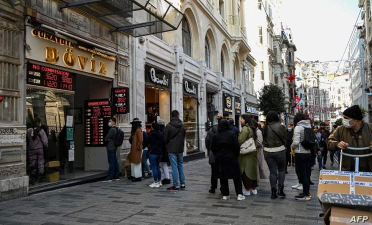 تركيا.. التضخم يخيف المستهلكين والطوابير تنذر بأزمة