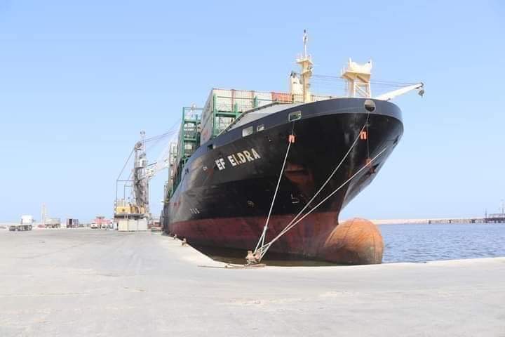 وصول آلاف الأطنان من حبوب الشعير والذرة لميناء بنغازي البحري