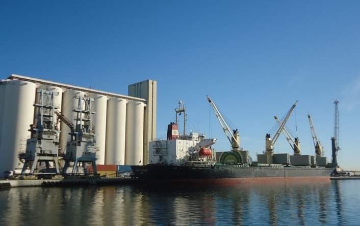 وصول 29 ألف طن من السكر المكيس لميناء طرابلس البحري