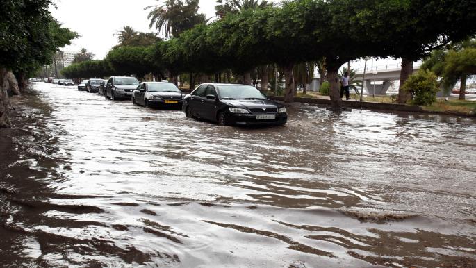 لماذا يتكرر سيناريو غرق الشوارع عند هطول الأمطار ؟