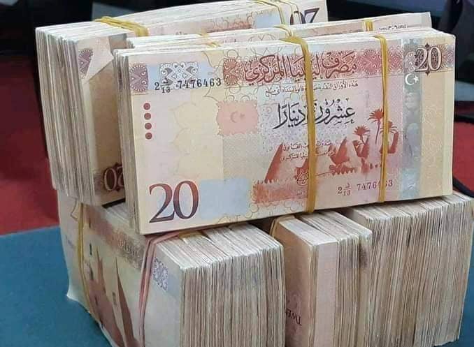 انخفاض حجم السيولة النقدية خارج المصارف إلى 31.7 مليار دينار