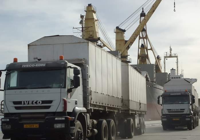 وصول آلاف الأطنان من القمح والسكر و 45 حاوية لميناء طرابلس البحري