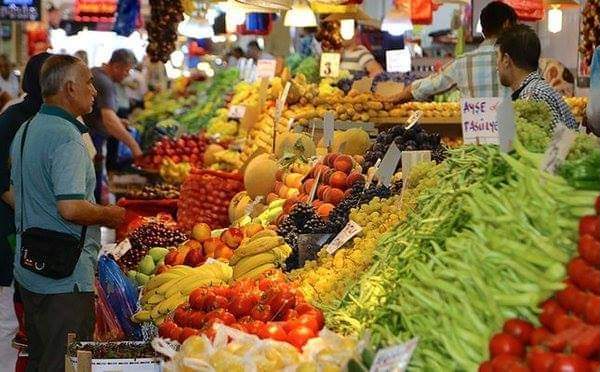 تونس توقف تصدير الخضروات والفاكهة لخفض أسعار السوق المحلي