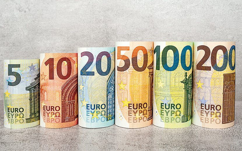 ارتفاع عملة اليورو بنسبة 0.5 % إلى 1.0149 دولار