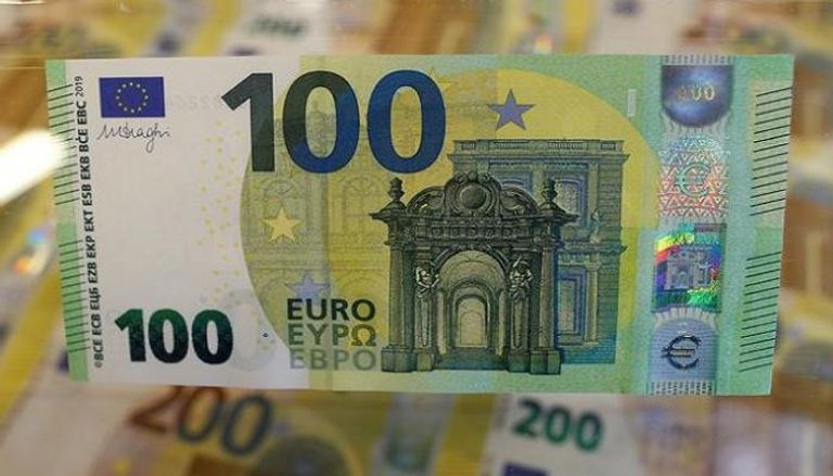 هبوط اليورو لأدنى مستوى له في 20 عاماً و الدولار يرتفع بقوة