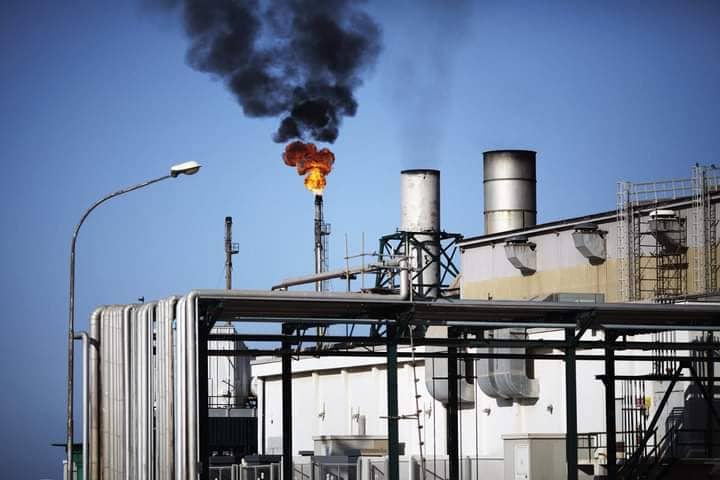 انخفاض إنتاج خام النفط الليبي إلى مليون و194 ألف برميل
