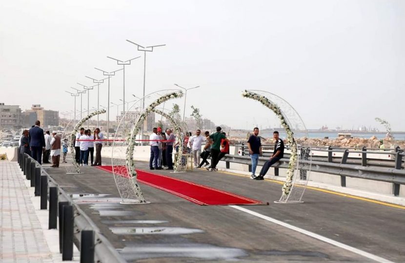 بلدية بنغازي تُعيد إفتتاح جسر طريق أحمد رفيق المهدوي