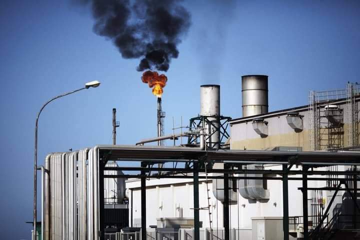 وصول إنتاج خام النفط الليبي اليوم الخميس إلى مليون و 222 ألف برميل