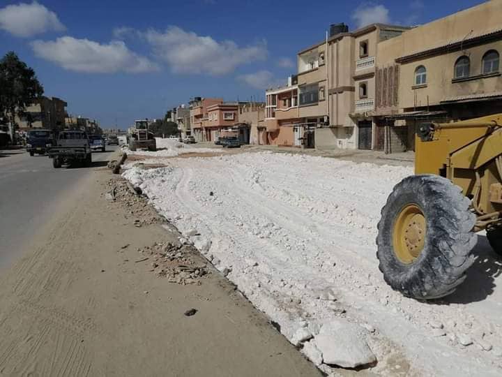 بلدية بنغازي تقوم بأعمال توسعة ورصف لشارع السودان بمنطقة بوهديمة