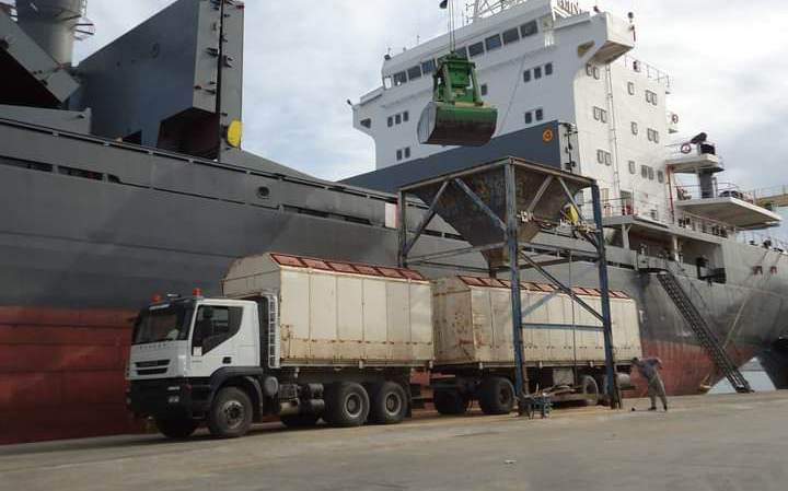 استئناف العمل بمنظومة الإجراءات الجمركية بميناء طرابلس البحري