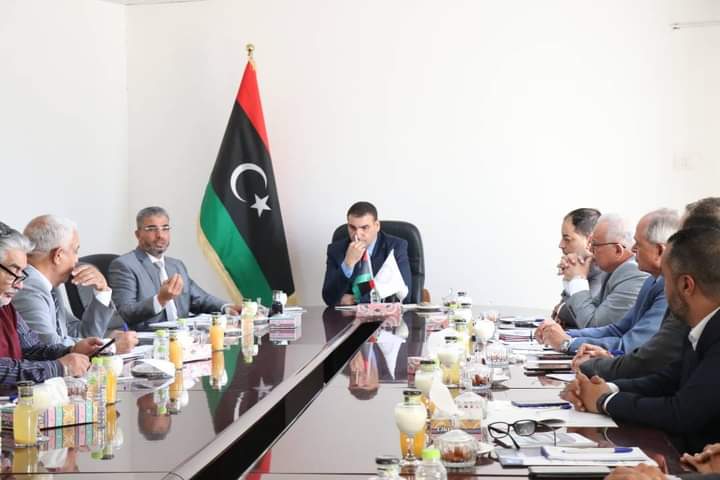 وزارة الصناعة تبحث خلال اجتماع التحضير لمعرض دولي لتجارة العبور بين ليبيا والجزائر