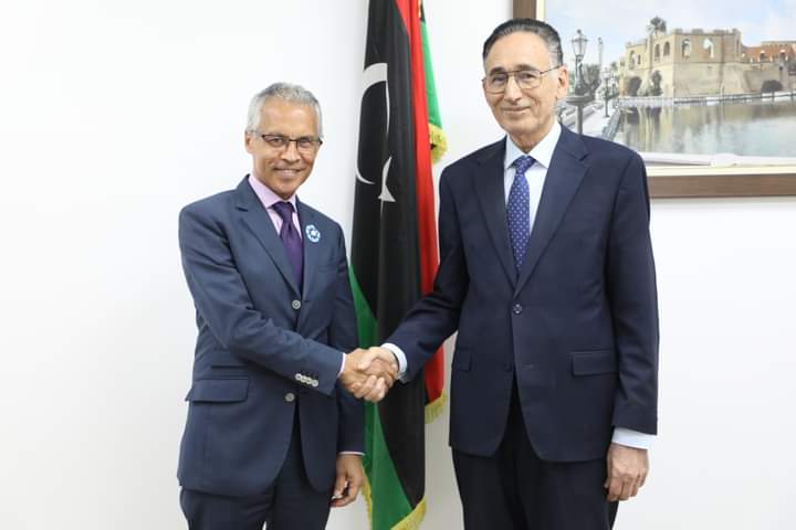 الاقتصاد تبحث استئناف عمل الشركات الفرنسية في ليبيا والتعاون التجاري المشترك