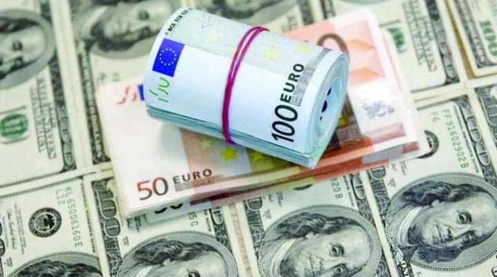 تراجع الدولار الأمريكي اليوم الأربعاء وارتفاع اليورو واستقرار الاسترليني