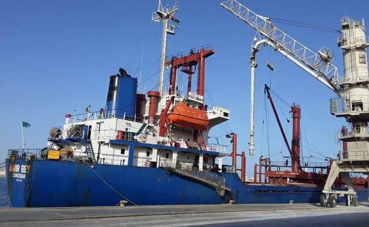 وصول آلاف الأطنان من الغاز المسال والقمح و 385 حاوية لميناء طرابلس البحري