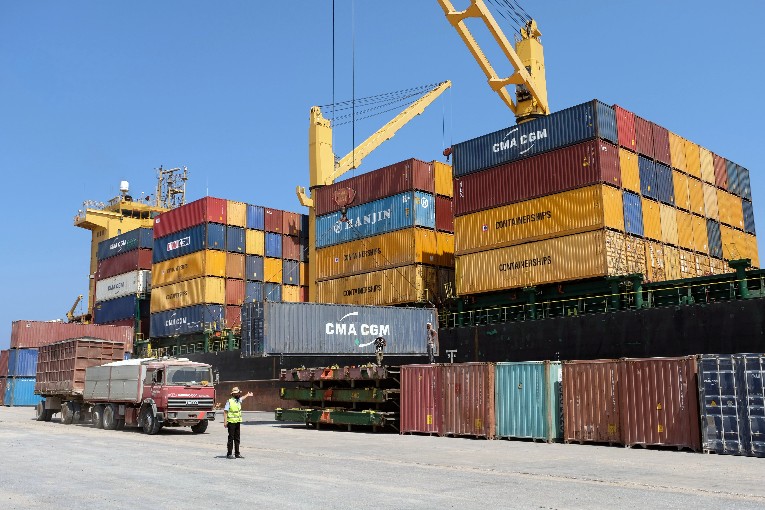 ميناء بنغازي ينفذ زيادة رسوم المناولة والتخزين بنسبة 100%