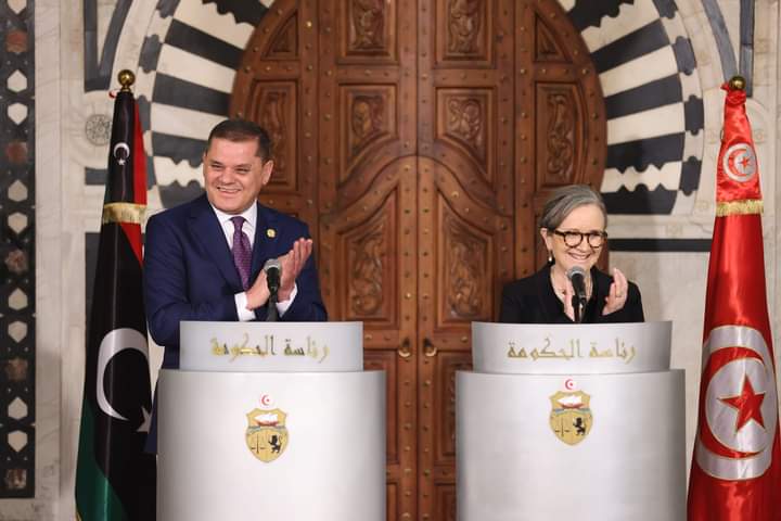ليبيا وتونس يتفقان على رفع القيود عن السلع المستوردة بين البلدين وتسوية الديون المالية