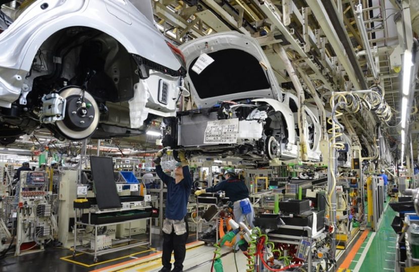 تويوتا تعلن زيادة إنتاجها من السيارات خلال نوفمبر رغم نقص إمدادات الرقائق الإلكترونية