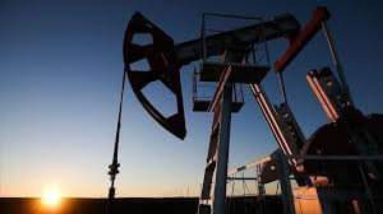 أسواق النفط تحقق مكاسب أسبوعية رغم تراجع الأسعار نهاية الأسبوع