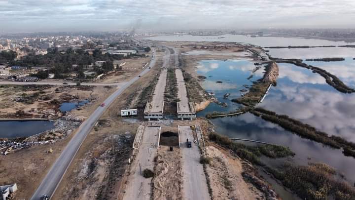 بلدي بنغازي يواصل أعمال صيانة جسر اللثامة وإنشاء حديقة جديدة بحي سعدون