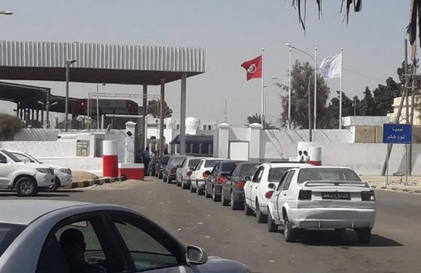 ازدحام شديد في معبر رأس أجدير للدخول لتونس رغم افتتاح ممرات إضافية