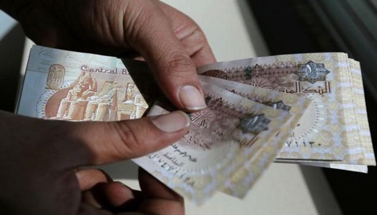 البدء في التعويم الثالث، الدولار يقفز أمام الجنيه المصري