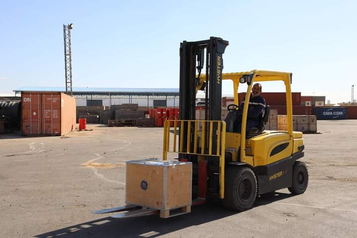 وصول معدات تشغيلية لشركة الكهرباء موردة من شركة ألجيك لميناء طرابلس البحري