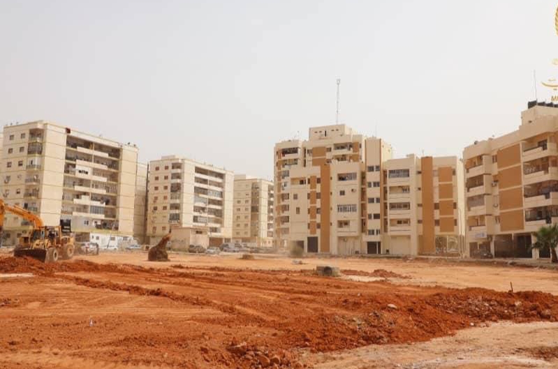 بلدية بنغازي تواصل أعمال صيانة عمارات الكيش