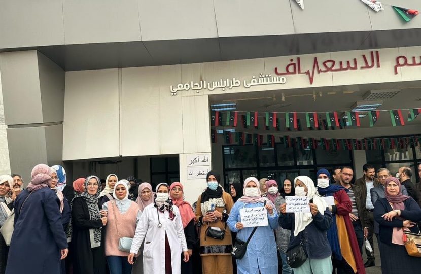 نقابة أطباء ليبيا تطالب بإعادة النظر في حقوقهم المتأخرة