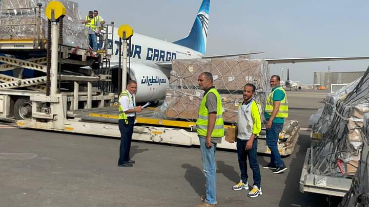 استئناف رحلات الشحن الجوي الخاص بشركة مصر للطيران لمطار معيتيقة الدولي