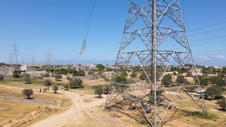 تواصل أعمال مشروع خط نقل الطاقة من غرب إلى جنوب طرابلس جهد 400 كيلو فولت