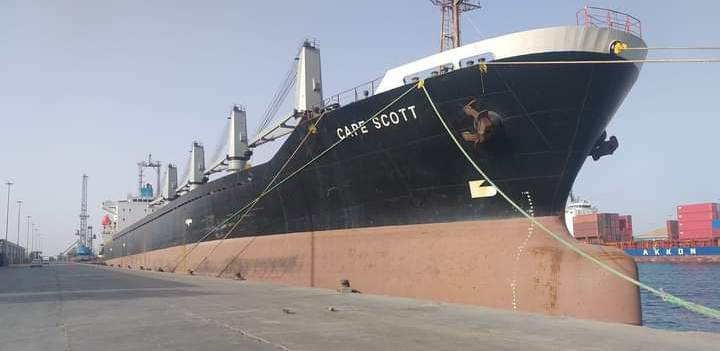 وصول آلاف الأطنان من القمح والذرة السائبة لميناء المنطقة الحرة مصراتة