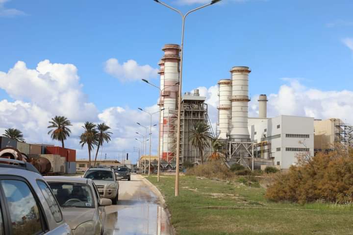 وصول عمود المولد الخاص بالوحدة الثانية بمحطة كهرباء شمال بنغازي